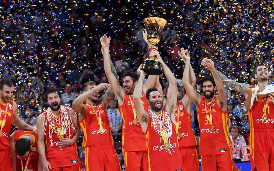 Η απονομή του τροπαίου στην Ισπανία! (video)