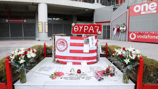 ΚΑΕ Ολυμπιακός για την τραγωδία της Θύρας 7: &quot;Αδέρφια ζείτε&quot; (pic)