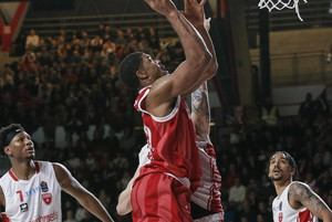 Η Μιλάνο 74-70 στο Βαρέζε με Σιλντς-Μπάρον, αλλά χωρίς Μεσίνα (vid)