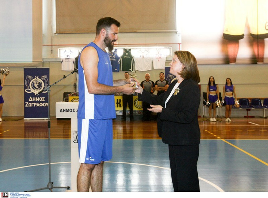 Τίμησαν τον Αντώνη Φώτση στα Ιλίσια! (pics)