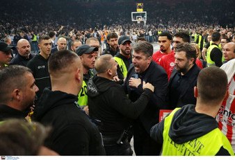 Παρτιζάν-Ολυμπιακός: Το video με τον οπαδό που κινείται κατά του Μπαρτζώκα