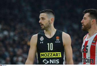 Παπαπέτρου: &quot;Παίζει φοβερό μπάσκετ ο Ολυμπιακός&quot;