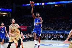 Δείτε πώς η Εφές νίκησε 96-86 την Μπαρτσελόνα (video)