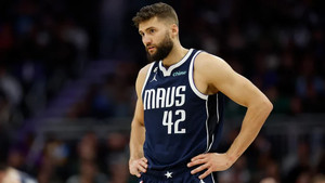 Μάβερικς: Με Κλέμπερ, αλλά χωρίς Λάιβλι στο Game 4 με τους Τίμπεργουλβς