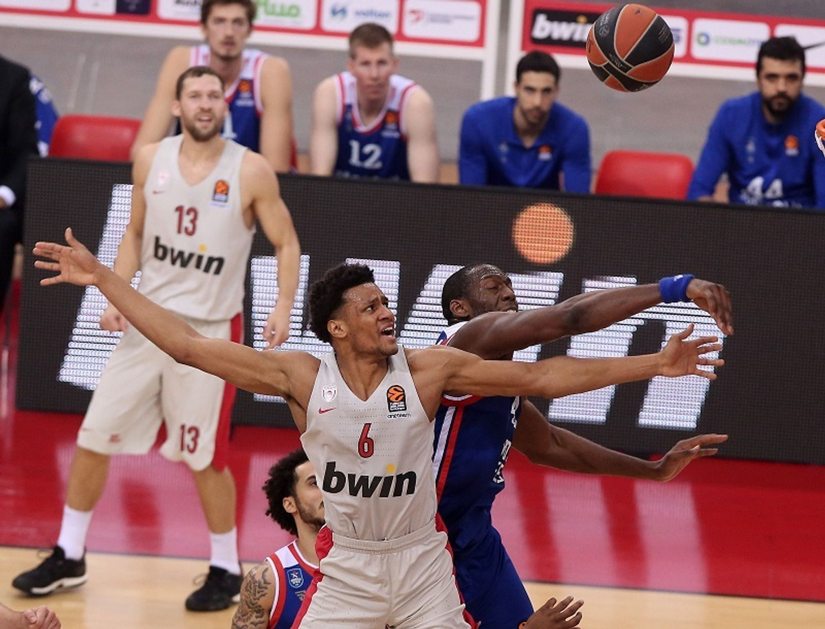 Με Τουπάν ο Ολυμπιακός 88-81 την Εφές (Pics)