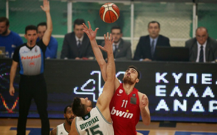 Έφυγε από το ΟΑΚΑ στο ημίχρονο του ημιτελικού ο Ολυμπιακός -Συνεχής ανανέωση, όλες οι εξελίξεις