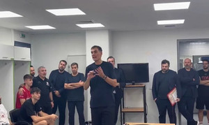 Ομιλία Μπαρτζώκα στα αποδυτήρια: &quot;Δείξαμε χαρακτήρα - Κανένας πανηγυρισμός&quot; (video)