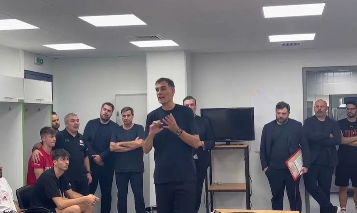 Ομιλία Μπαρτζώκα στα αποδυτήρια: &quot;Δείξαμε χαρακτήρα - Κανένας πανηγυρισμός&quot; (video)