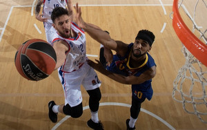 Με τρομερό Μίτσιτς η Εφές, σόκαρε με 88-86 την Μπαρτσελόνα