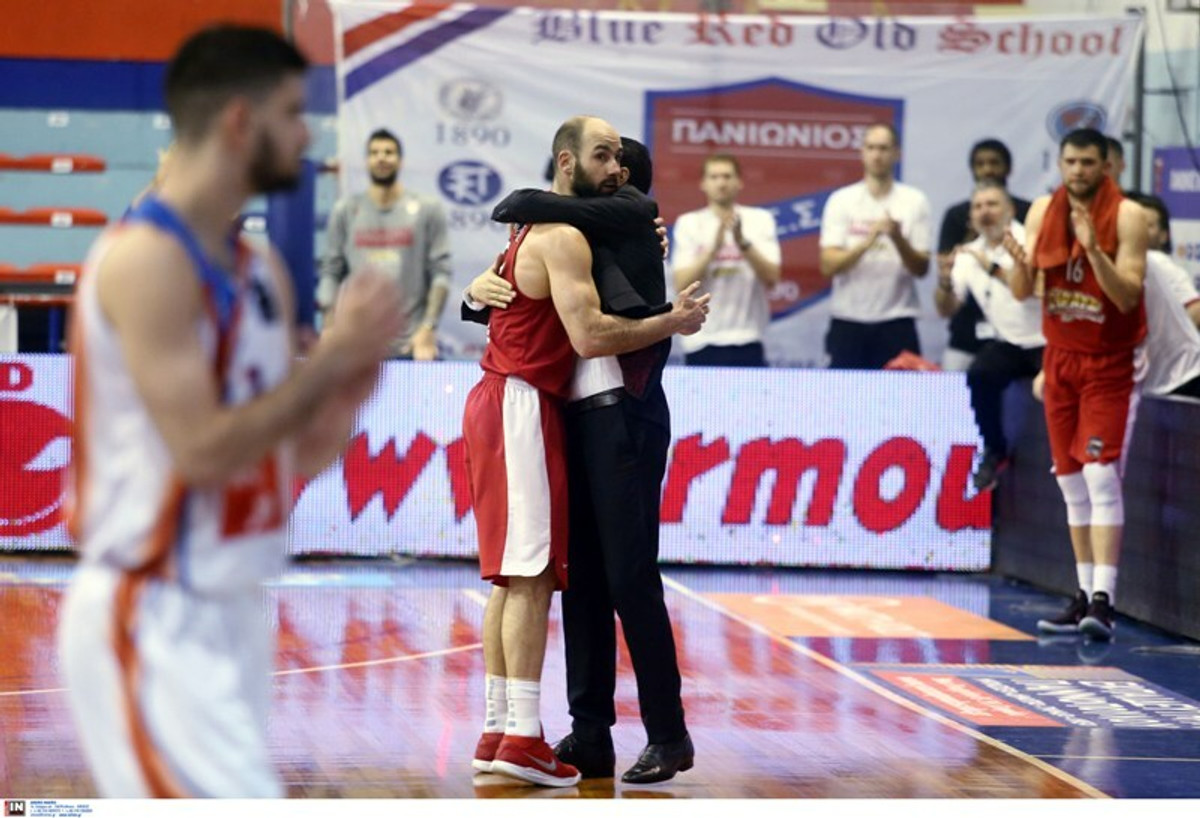 Η αγκαλιά του Γιάννη Σφαιρόπουλου στον Βασίλη Σπανούλη