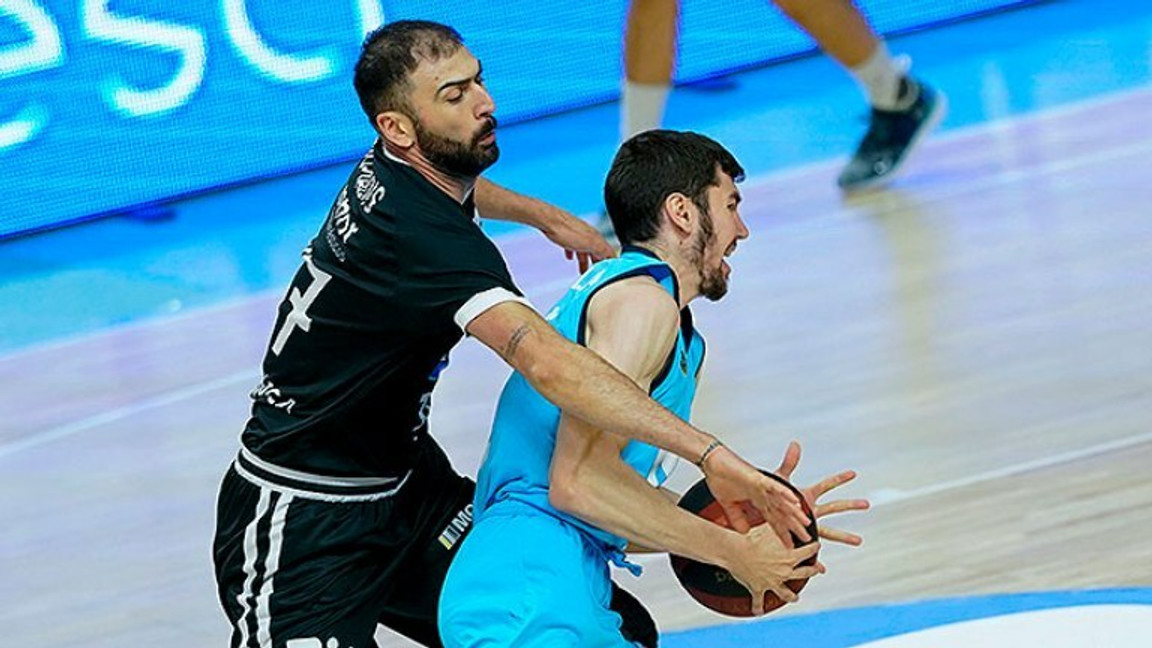 Τα κλάματα του Τζεντίλε για την παραμονή της Εστουδιάντες (vid.)-Τι έκαναν Λαμπρόπουλος-Βασιλειάδης
