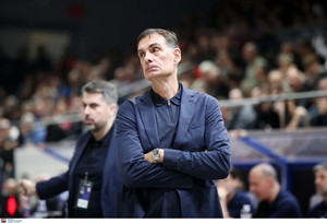 Μπαρτζώκας: &quot;Δεν είναι εύκολο να παίξεις εδώ, δεν είναι νορμάλ&quot; - Τι είπε ο Βεζένκοφ (vids)