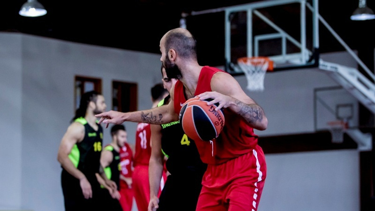 Τα &quot;φώτο-κλικς&quot; από το φιλικό Ολυμπιακού-Άρη στο Μέτσοβο