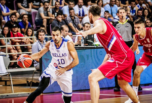 &quot;Πάρτε ομπρέλα, στην Ελλάδα βρέχει τρίποντα&quot;! (video)