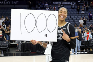 Έιζα Γουίλσον: Πρώτη παίκτρια στο WNBA που ξεπερνά τους 1000 πόντους σε μια σεζόν