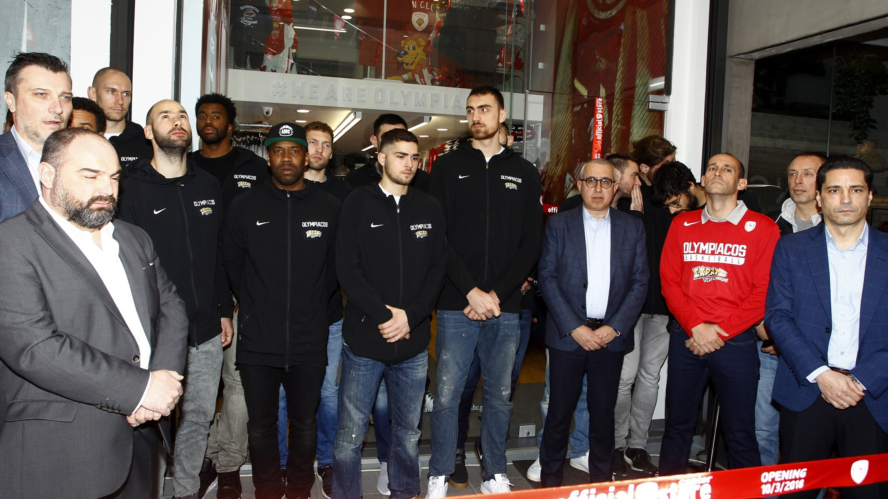 Tα εγκαίνια του Red Store στην Ερμού