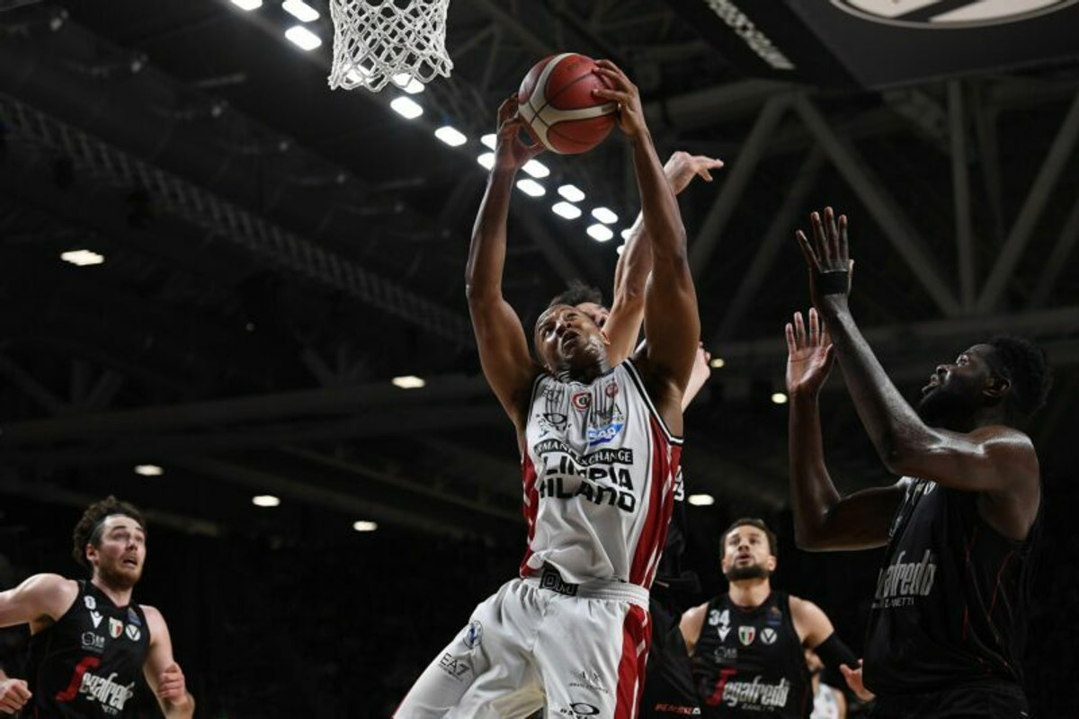 Τα playoffs στην Ευρώπη: Τρίτος τελικός στην Ιταλία, δεύτερος ημιτελικός στη Σερβία