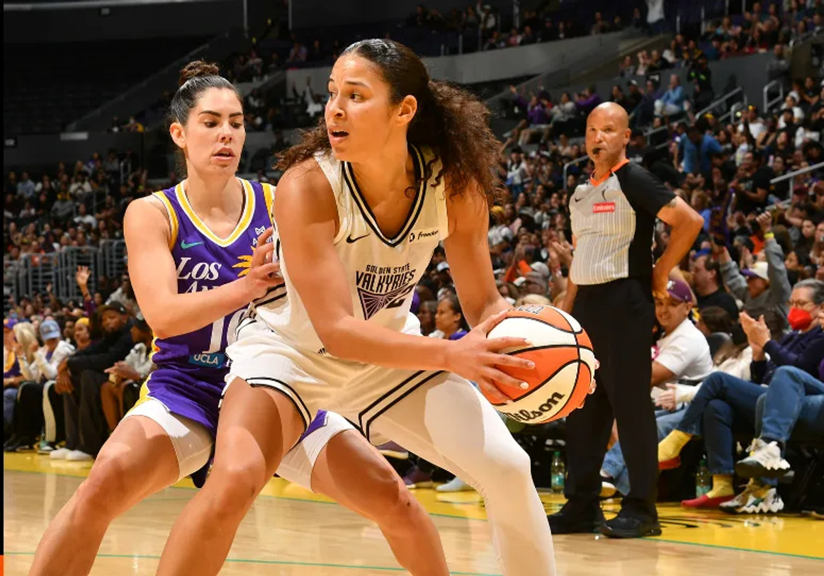 WNBA: Σημαντικές νίκες για Γκόλντεν Στέιτ Βάλκιρις και Ιντιάνα Φίβερ (vids)