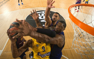 Ταύρος σε υαλοπωλείο η Μπαρτσελόνα, 74-58 τη Μακάμπι Τελ Αβίβ (Pics, Video)