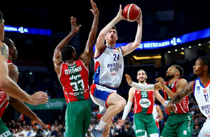 BSL: Έκανε το 2-0 η Εφές, 82-68 την Καρσίγιακα (vid)