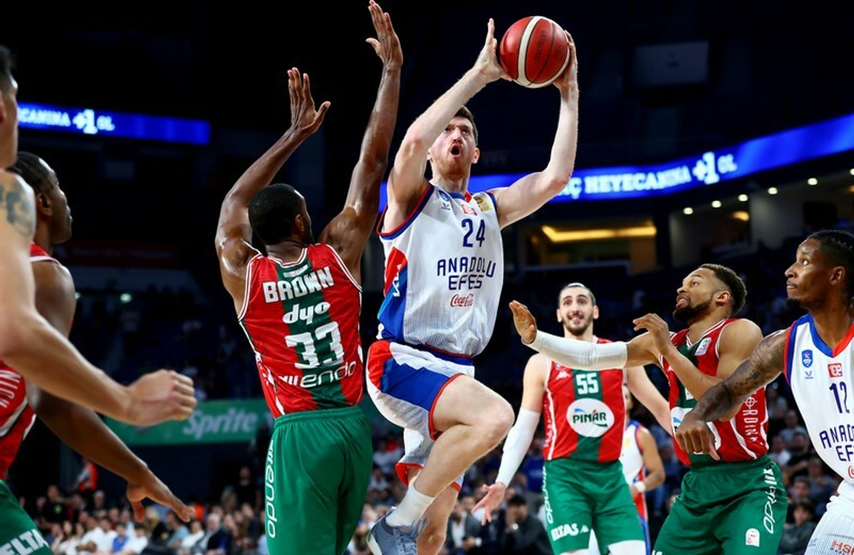 BSL: Έκανε το 2-0 η Εφές, 82-68 την Καρσίγιακα (vid)