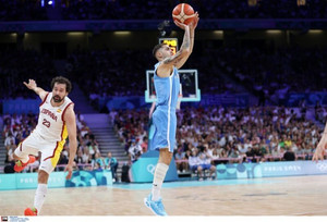To buzzer beater τρίποντο του Τολιόπουλου στο τέλος της 3ης περιόδου (vid)