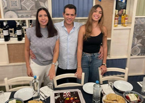 Η τούρτα-έκπληξη για τα γενέθλια του Δημήτρη Ιτούδη (video)