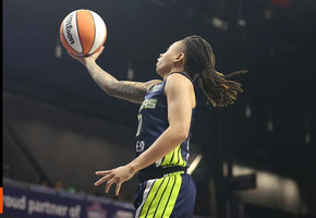 WNBA: Νίκη με ρεκόρ καριέρας της Κουίνερλι για το Ντάλας (vid)