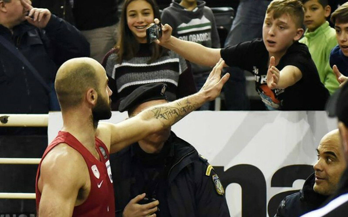 Η αγάπη του κόσμου για τον Σπανούλη δεν έχει χρώμα (pic)