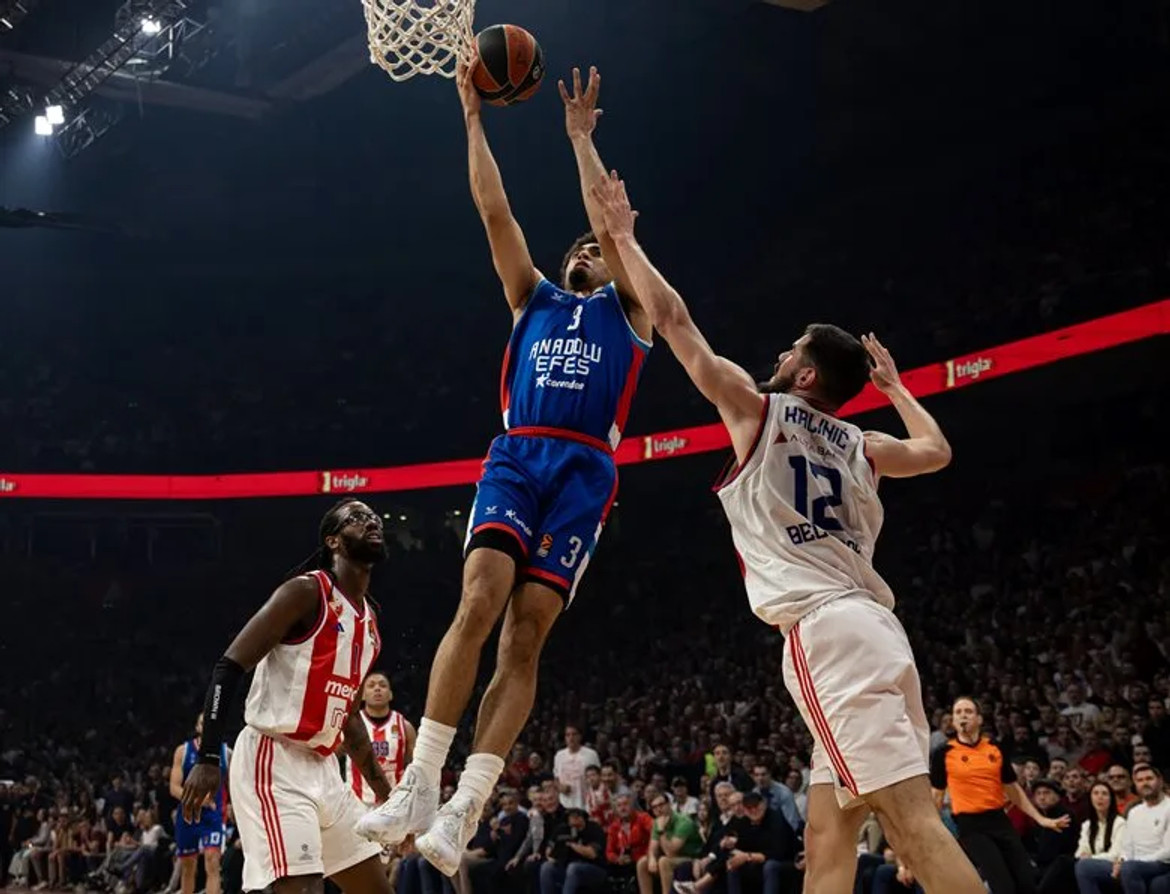 Άλμα για playoffs η Εφές 97-96 στην παράταση τον Ερυθρό Αστέρα στο Βελιγράδι (vid)