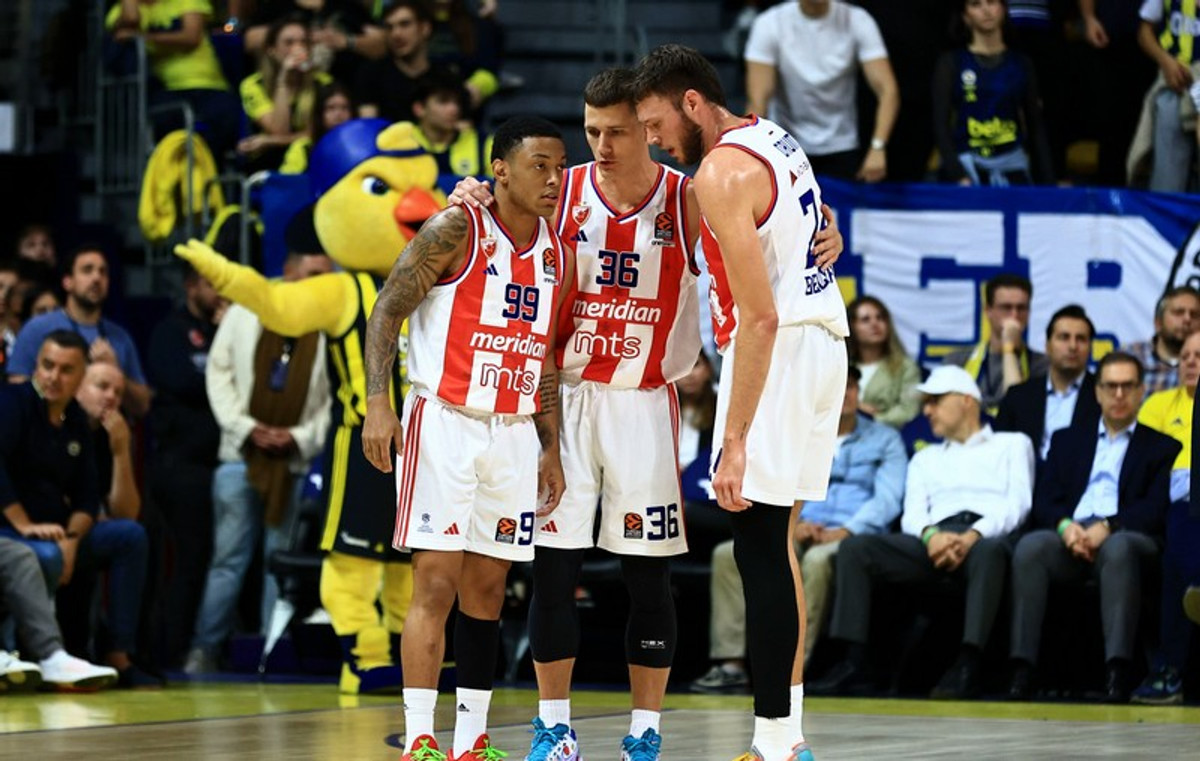 Ο Ερυθρός Αστέρας διέλυσε 76-57 τη Φενέρ στην Πόλη - Πρώτη νίκη για Άλμπα (vids)
