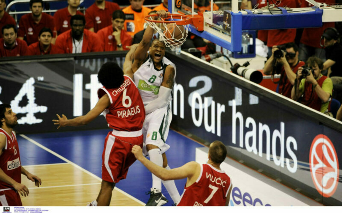 EuroLeague: Η χορταστική αναδρομή στα ντέρμπι Παναθηναϊκού-Ολυμπιακού (video)