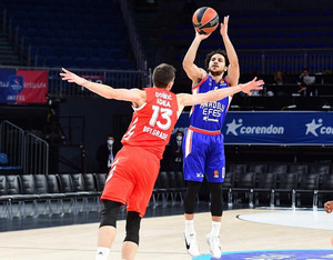 Με κεφάτο πάλι τον Λάρκιν η Εφές 86-72 τον Ερυθρό Αστέρα