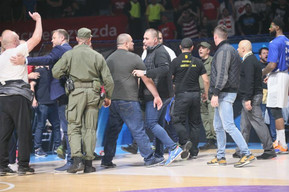 Επεισόδια στο Βελιγράδι, μετά από μία ώρα άρχισε ο 5ος τελικός Ερυθρός Αστέρας-Μπούντουτσνοστ (video)