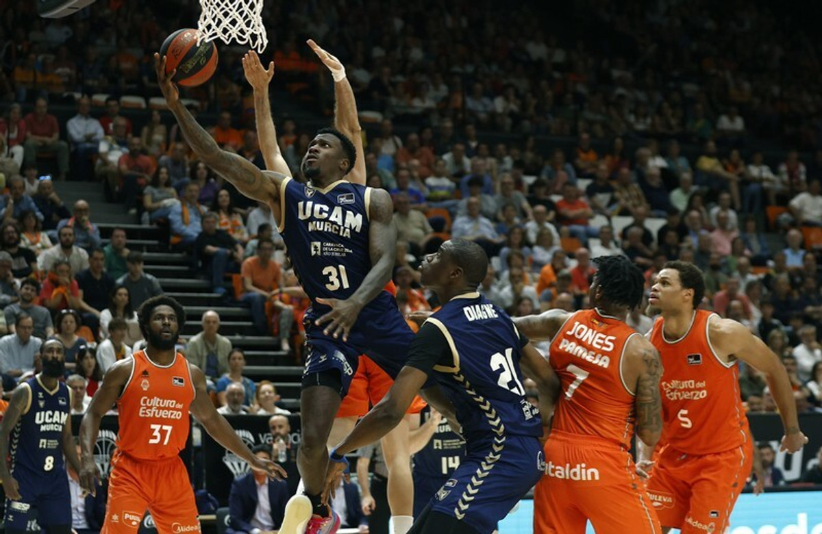 Liga Endesa: Break η Μούρθια, 96-86 στη Βαλένθια και 1-0 (vid)