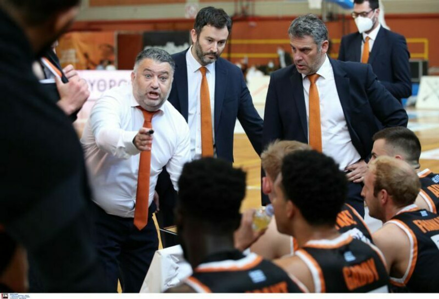 Γιατράς: "Περισσότερο μπέρδεψα τους παίκτες, πάρα τους βοήθησα" (video)