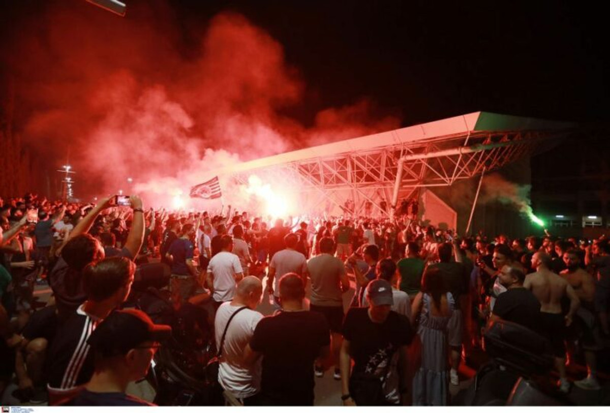 Αποθέωση του Παναθηναϊκού από χιλιάδες φιλάθλους στο ΟΑΚΑ (vids &amp; pics)