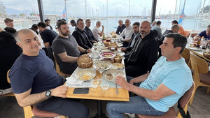 Το γεύμα του Γιώργου Μπαρτζώκα στον Ολυμπιακό για την ανάδειξή του σε προπονητή της χρονιάς (pics)