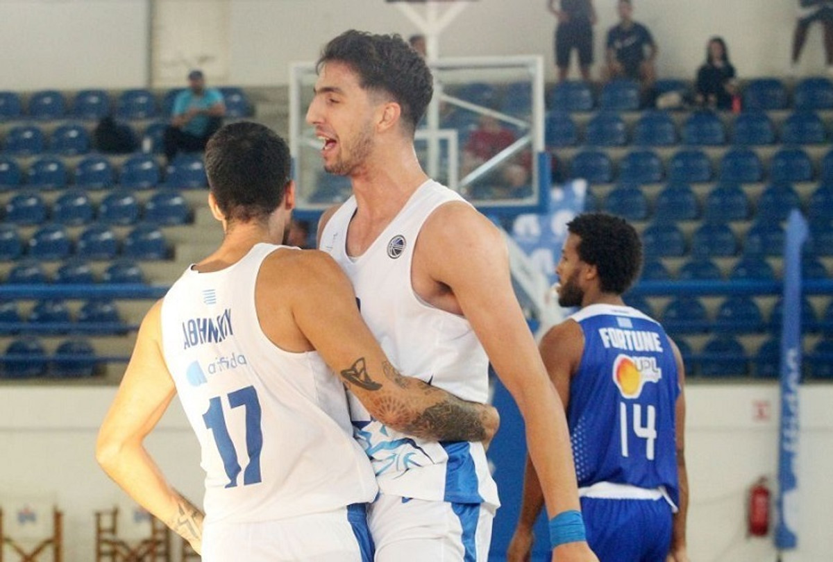Στους &quot;8&quot; του Κυπέλλου ο Ιωνικός 74-66 τη Λάρισα