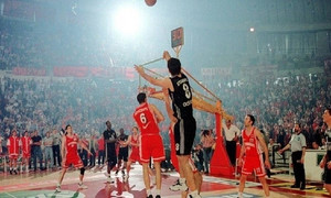 Το τρίποντο του Στογιάκοβιτς που εκθρόνισε τον Ολυμπιακό το &#039;98 (video)