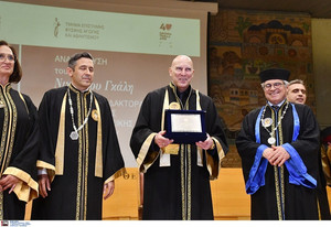 Ο Νίκος Γκάλης αναγορεύτηκε επίτιμος διδάκτωρ του ΑΠΘ