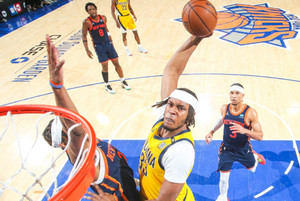 Το κάρφωμα του Μάιλς Τέρνερ στην κορυφή του NBA Top-5 (vid)
