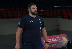 Στ. Τριαντάφυλλος: &quot;Ο Θανάσης θα επανεξεταστεί αύριο, δεν έχουμε ξεκάθαρη εικόνα&quot; (vid)