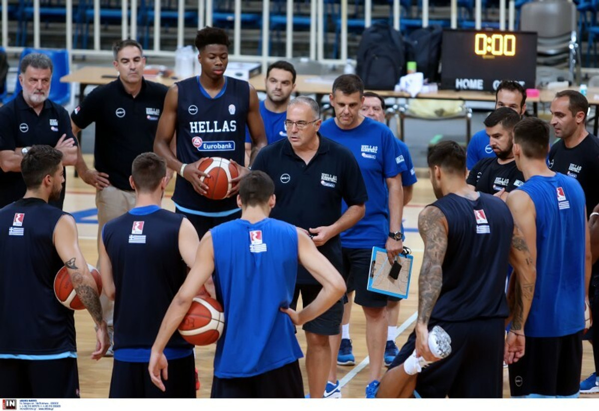 Η ομιλία του Θανάση Σκουρτόπουλου στους παίκτες (vid)