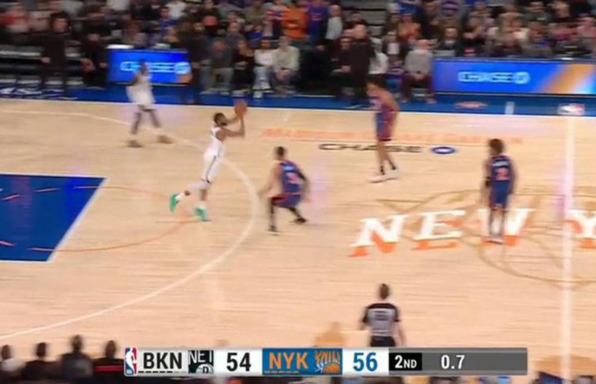 Μάικαλ Μπρίντζες: Εκπληκτικό buzzer beater τρίποντο στο Νικς-Νετς (video)