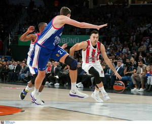 Τα highlights της νίκης της Εφές επί του Ολυμπιακού (vid)