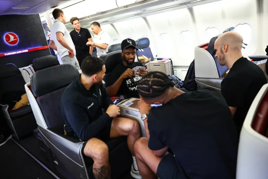 Η Μονακό αναχώρησε για το Άμπου Ντάμπι (pics & vid)
