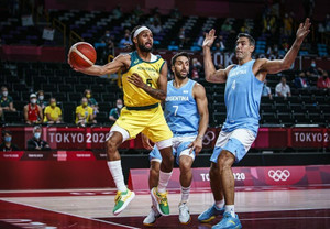 Τόκιο 2020: H Αυστραλία διέλυσε 97-59 την Αργεντινή και παίζει ημιτελικό με τις ΗΠΑ (pics)
