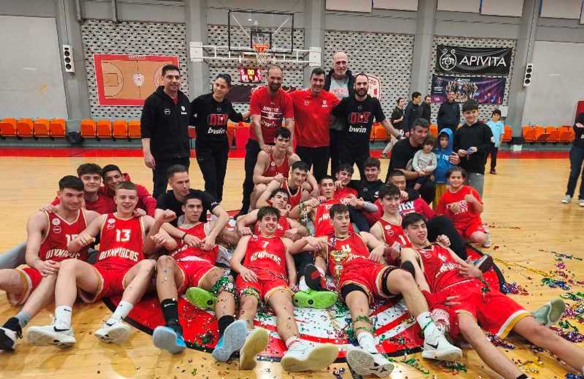 ΕΣΚΑΝΑ: Πρωταθλητής Εφήβων ο Ολυμπιακός 89-67 και 3-2 τον Πανιώνιο