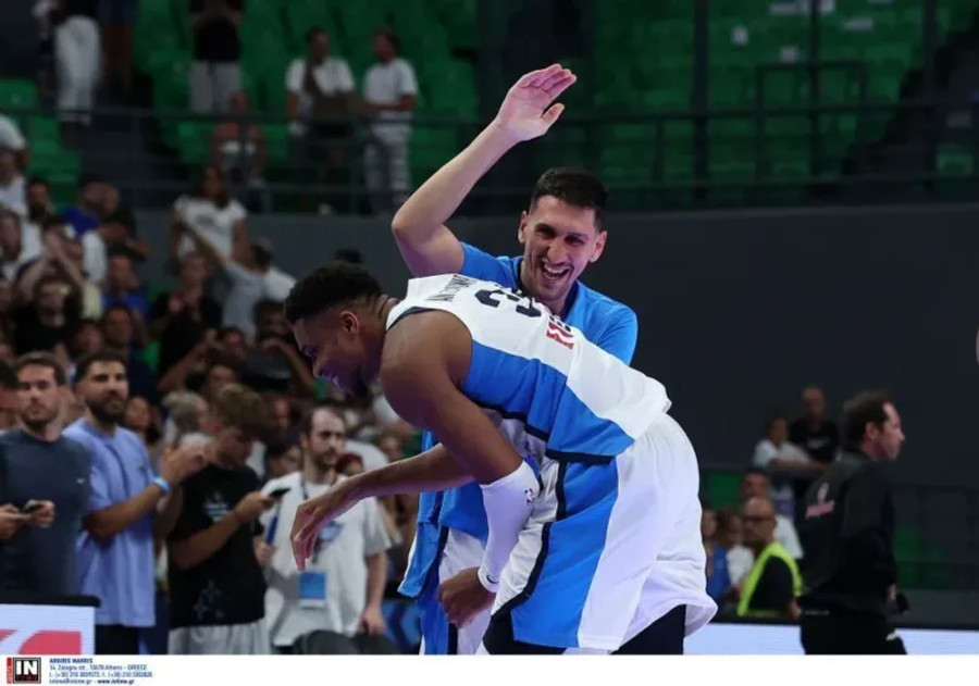 Γέλια και... φάπες Λαρεντζάκη σε Γιάννη μετά τη Λετονία! (video)